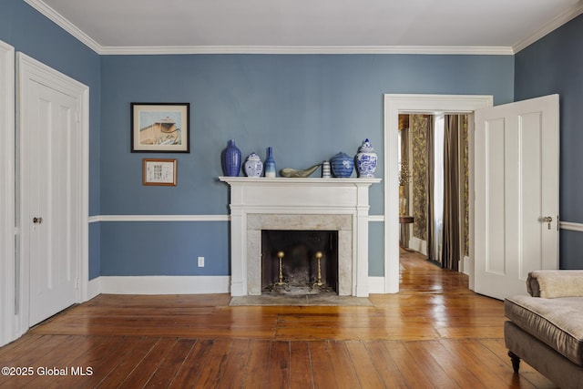 living room featuring hardwood / wood-style flooring and ornamental molding