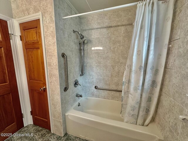 full bath with shower / bath combo with shower curtain