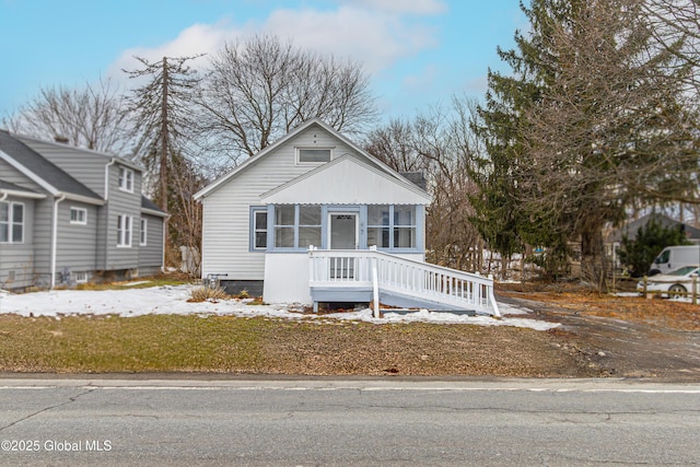 bungalow-style house with covered porch