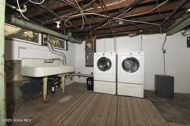 laundry area featuring sink and independent washer and dryer