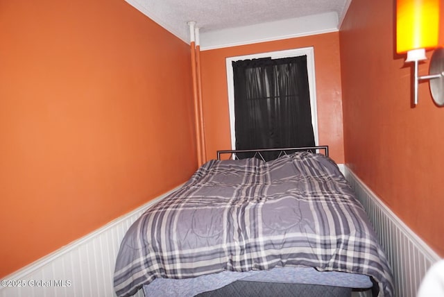 bedroom featuring a textured ceiling