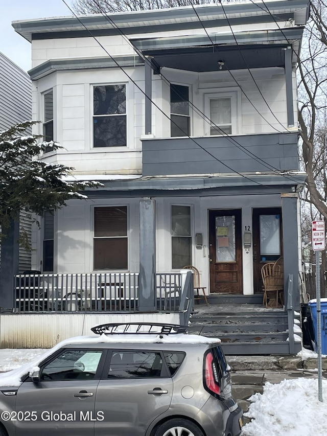 view of front of property featuring covered porch