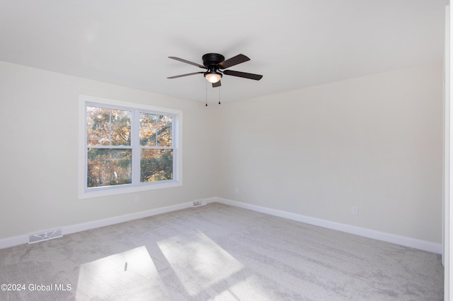 unfurnished room featuring light carpet and ceiling fan