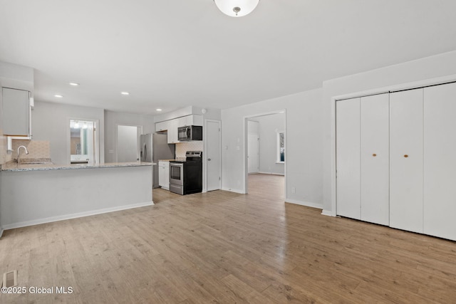 kitchen featuring tasteful backsplash, stainless steel appliances, sink, and white cabinets