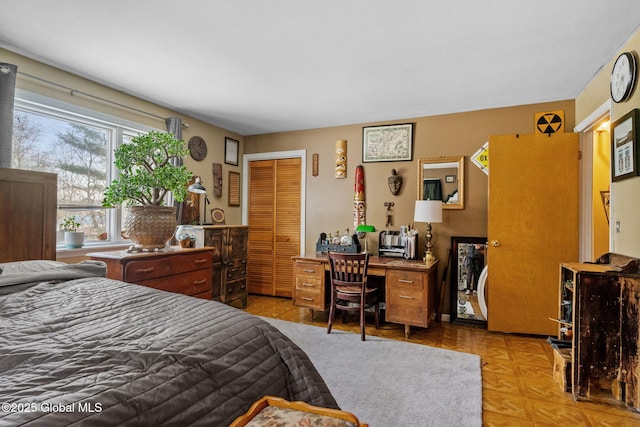 bedroom featuring a closet