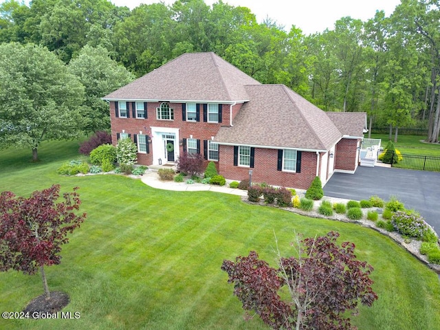 colonial inspired home featuring a front yard