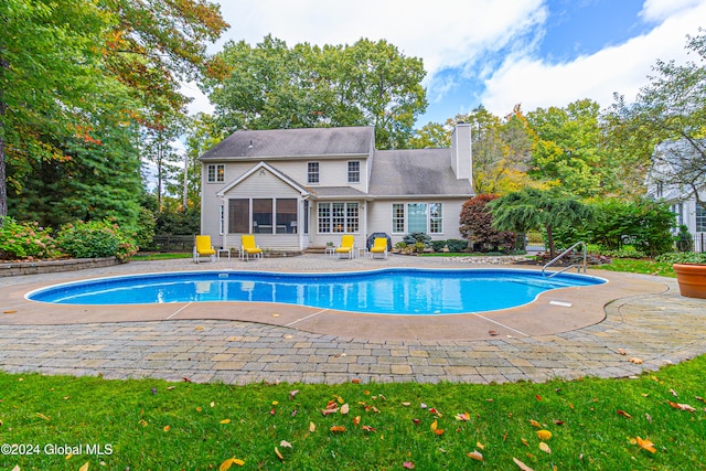 view of swimming pool featuring a patio