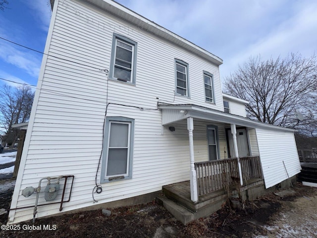 view of front of house featuring covered porch