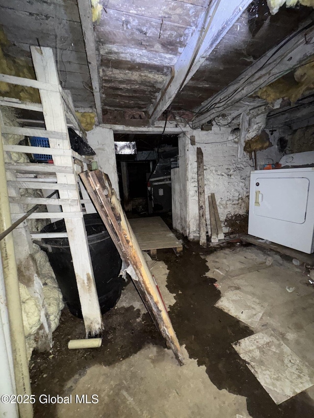 misc room with washer / clothes dryer