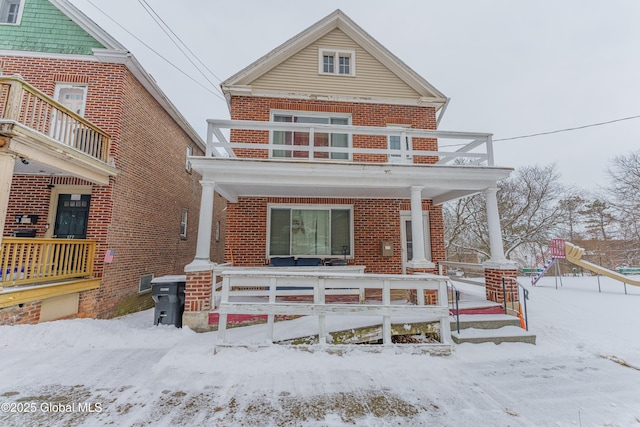 view of front of home featuring a balcony