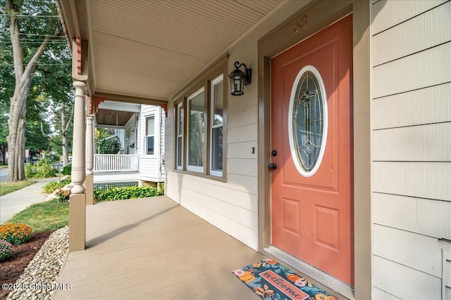 entrance to property featuring covered porch