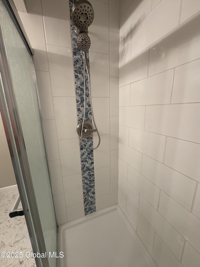 bathroom featuring tiled shower