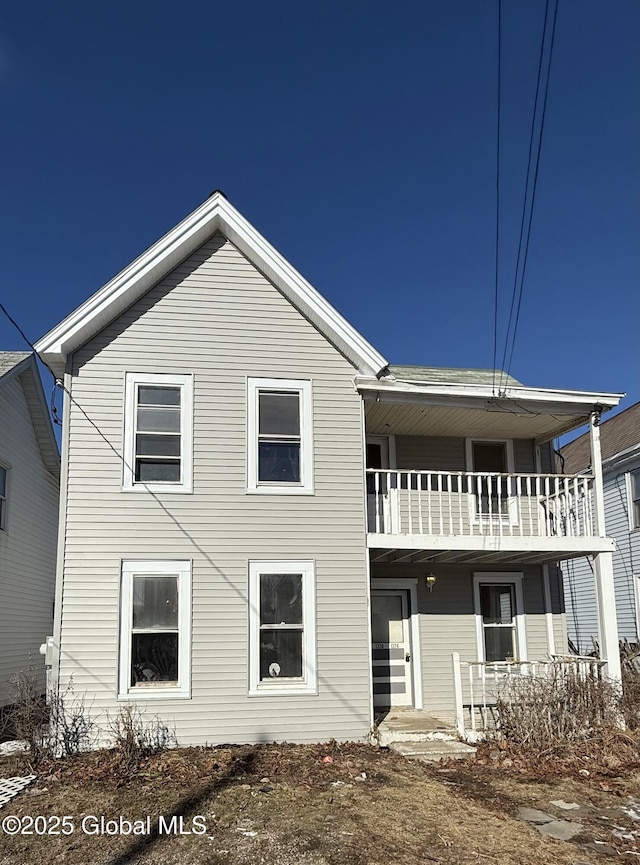 view of front of house with a balcony