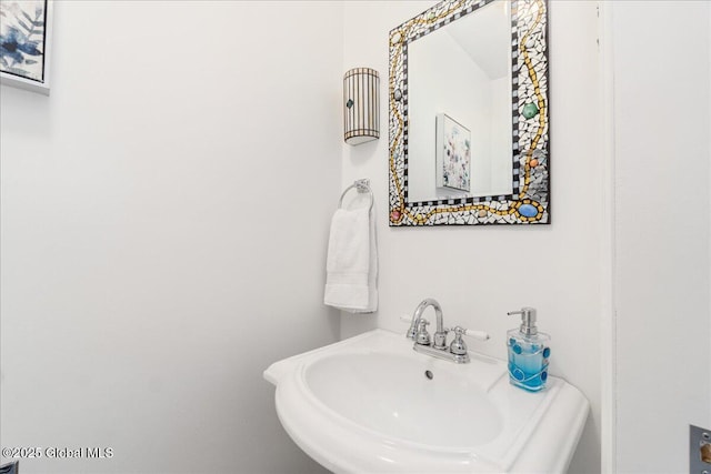 bathroom featuring sink