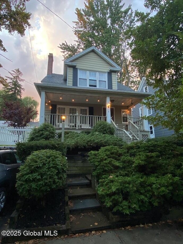 view of front facade with covered porch