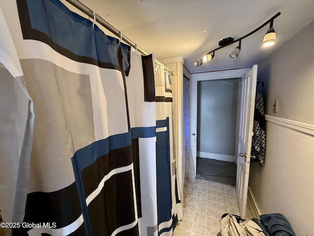 bathroom with track lighting