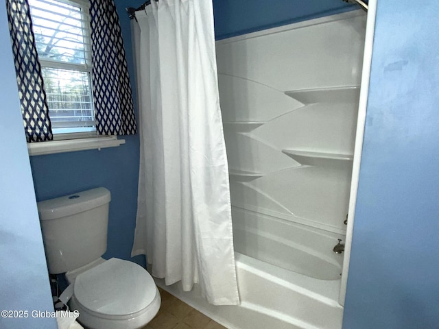 full bath featuring toilet, tile patterned flooring, and shower / bathtub combination with curtain