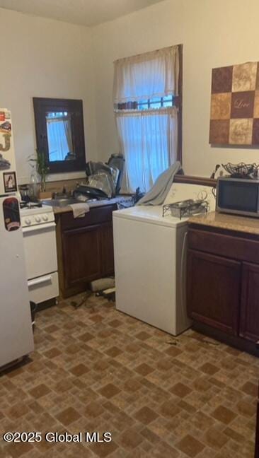 laundry area with washer / dryer and sink