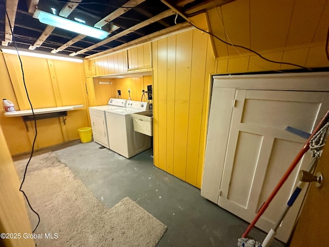 basement featuring washing machine and clothes dryer