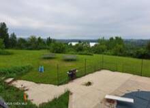 view of property's community featuring a lawn