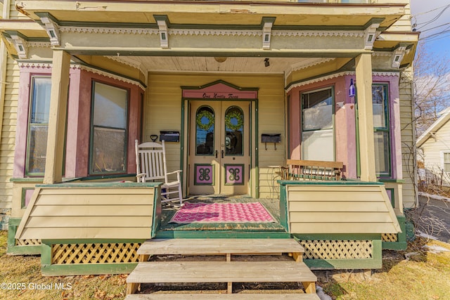 property entrance featuring a porch