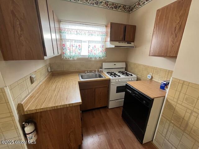 kitchen featuring dark hardwood / wood-style flooring, sink, gas range gas stove, and black dishwasher