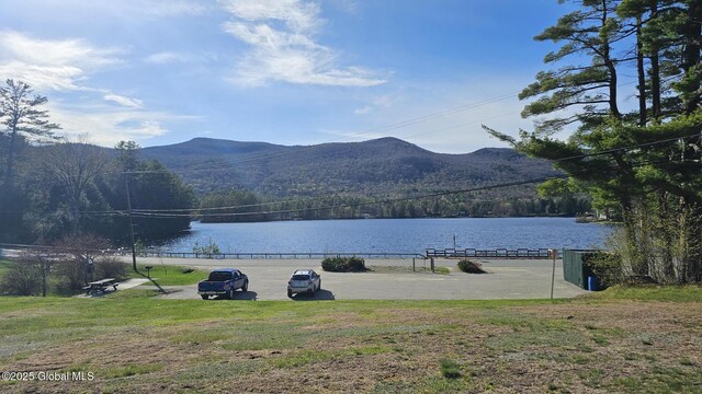 water view with a mountain view