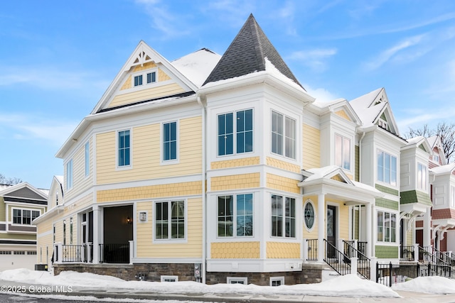 view of front of property with a shingled roof