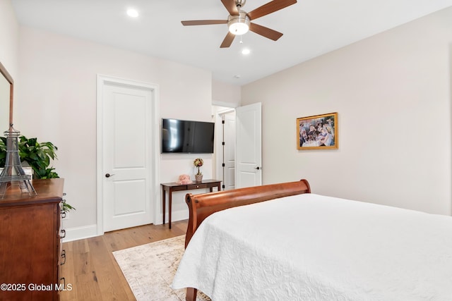 bedroom featuring baseboards, light wood-type flooring, a ceiling fan, and recessed lighting