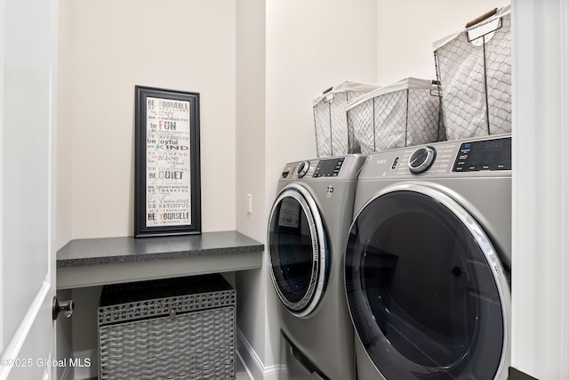 laundry room with laundry area and independent washer and dryer