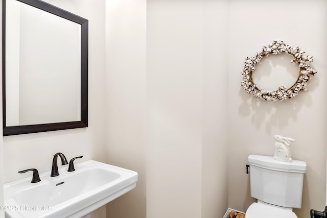 bathroom featuring a sink and toilet