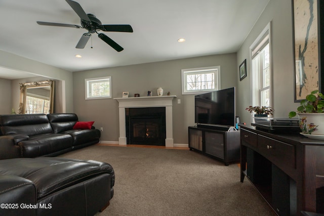 carpeted living room featuring ceiling fan