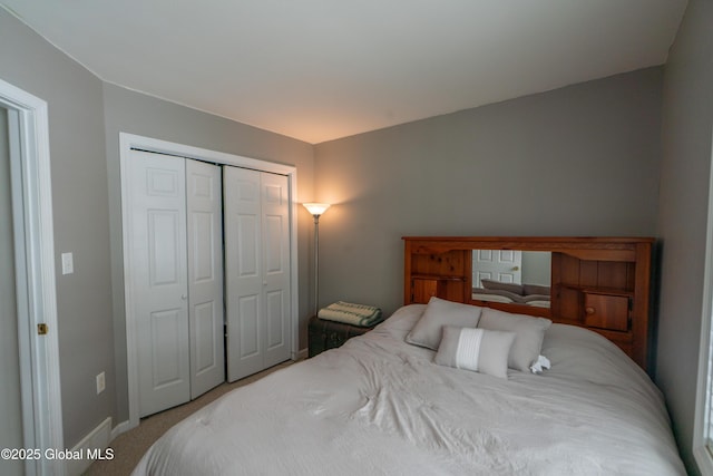 bedroom with carpet flooring and a closet