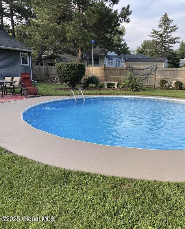 view of pool featuring a yard