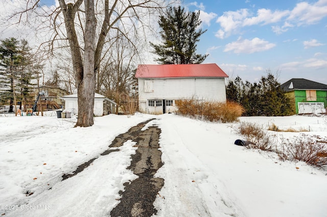 exterior space with an outbuilding