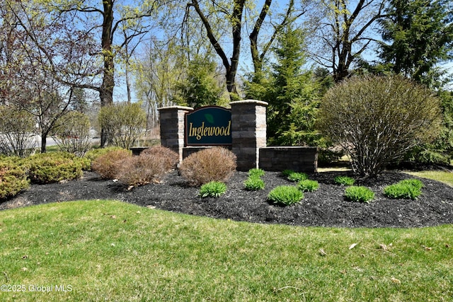community / neighborhood sign with a lawn