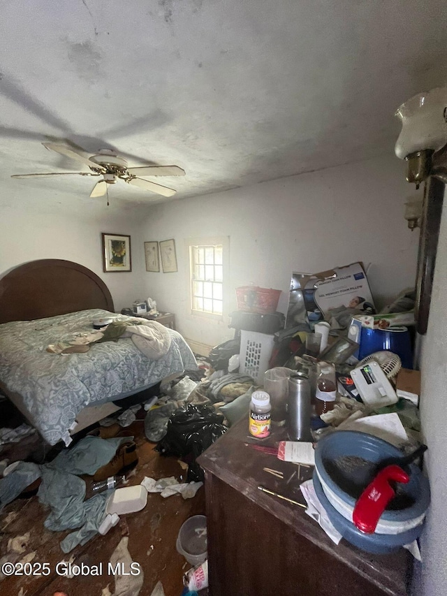 bedroom featuring ceiling fan