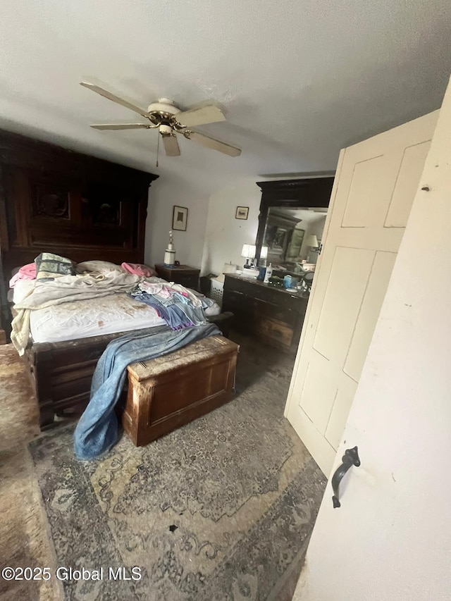 bedroom featuring a textured ceiling and ceiling fan