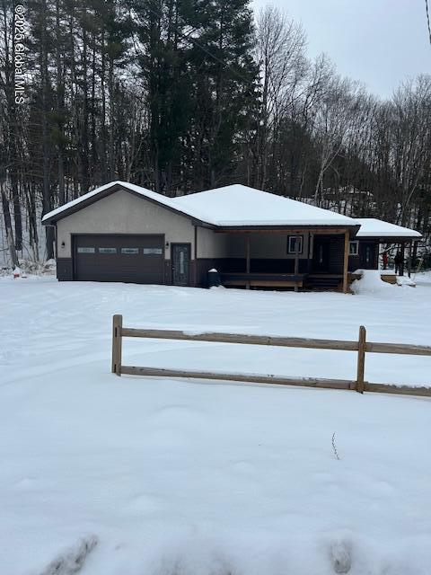 view of front facade featuring a garage