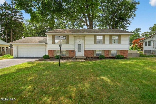 4 Iroquois Dr, Saratoga Springs, NY 12866
