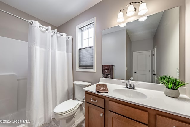 full bathroom with toilet, a shower with shower curtain, and vanity