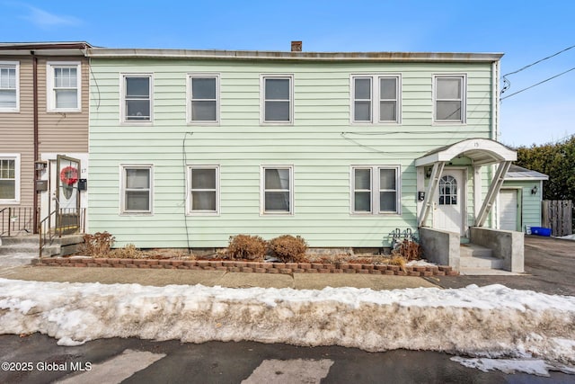 townhome / multi-family property featuring a chimney