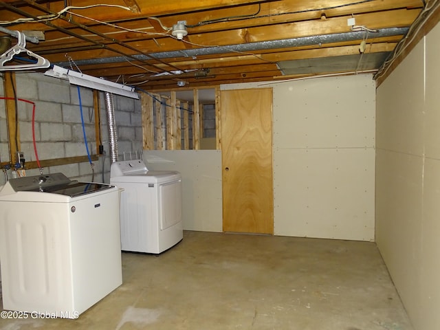 unfinished below grade area featuring independent washer and dryer