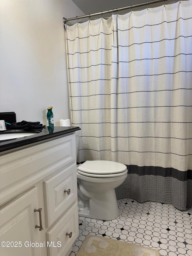 bathroom featuring toilet and a shower with curtain