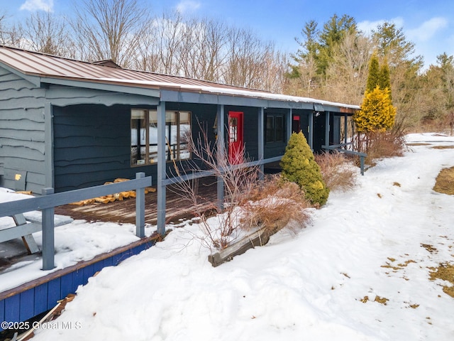 view of front of property featuring a standing seam roof and metal roof