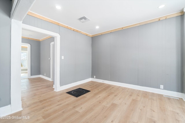 unfurnished room featuring baseboards, visible vents, crown molding, light wood-type flooring, and recessed lighting