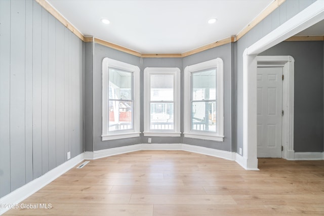 spare room featuring light wood-style floors, baseboards, visible vents, and recessed lighting