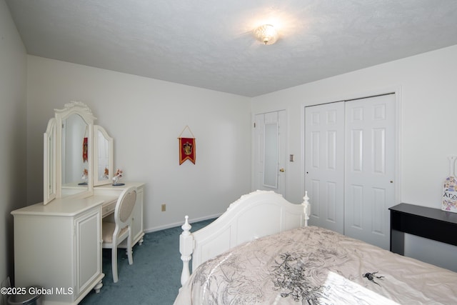 carpeted bedroom featuring a textured ceiling, baseboards, and a closet