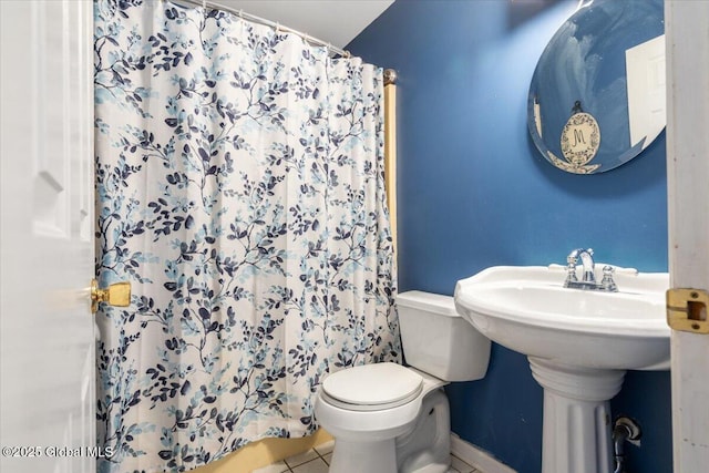 full bath featuring baseboards, toilet, and tile patterned floors