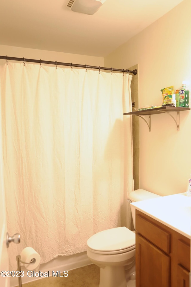 bathroom with visible vents, shower / tub combo with curtain, vanity, and toilet